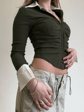 Crop Top mit kontrastierenden Ärmeln